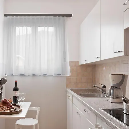 Appartement Large Suite-13 By Interhome *